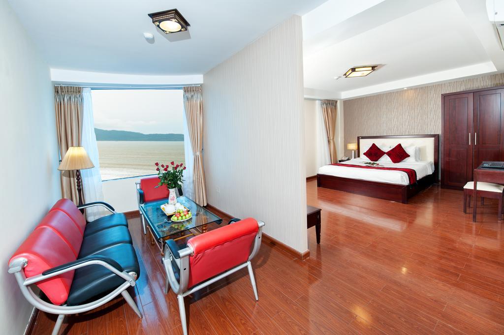 Truong Son Tung 1 - Beautiful Beach Hotel Da Nang Bilik gambar