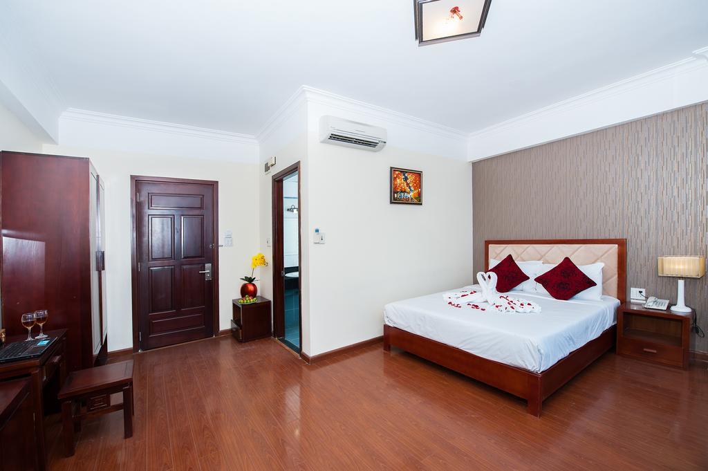 Truong Son Tung 1 - Beautiful Beach Hotel Da Nang Bilik gambar