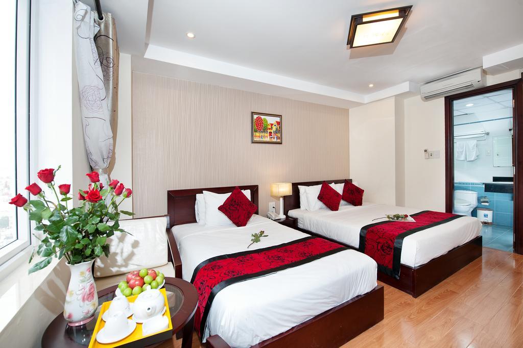 Truong Son Tung 1 - Beautiful Beach Hotel Da Nang Bilik gambar